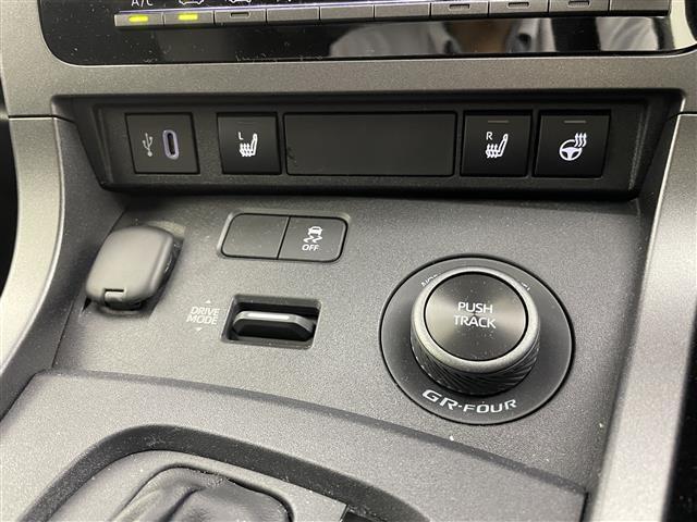 【運転席操作部】快適なドライブを楽しむための機能が装備されています！運転席から触れるので、使いやすいです！除菌プランいれていただくと、さらに清潔で安心していただけます！