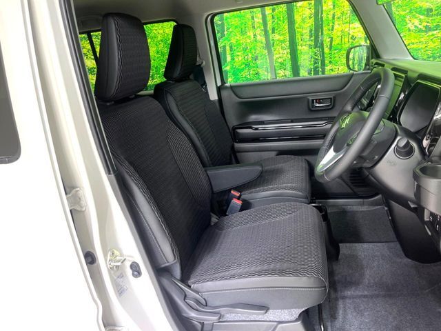 運転席シート廻りは使用感も少なく、良好な状態となっています。丁寧に使われていたことがよくわかりますね。