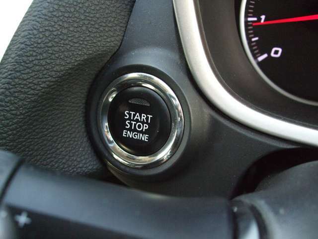 エンジンの始動/停止はプッシュボタン式です。