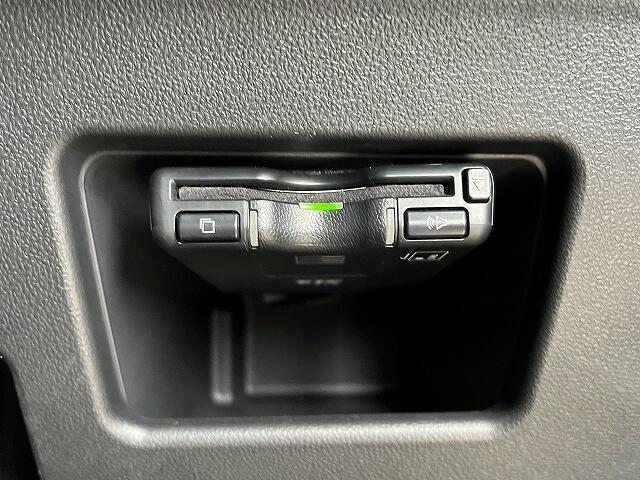 バックカメラ付なので駐車も安心楽々です◎