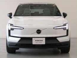 ボルボのトレードマーク、トールハンマーデザインはデイライトやウィンカーとして安全性に寄与しています。