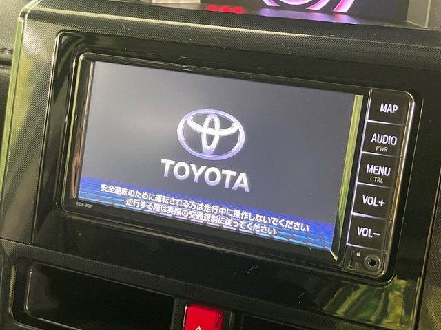 【純正ナビ】人気の純正ナビを装備しております。ナビの使いやすさはもちろん、オーディオ機能も充実！キャンプや旅行はもちろん、通勤や買い物など普段のドライブも楽しくなるはず♪