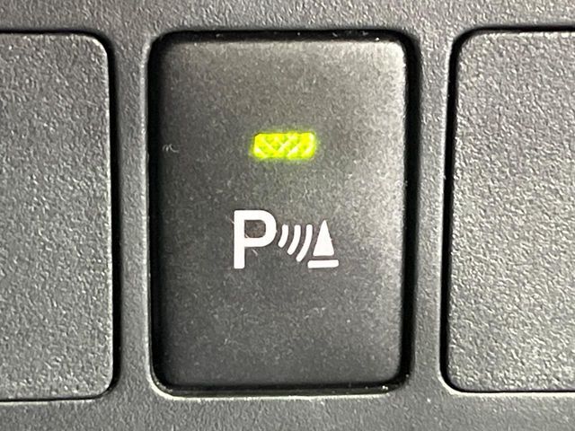 【コーナーセンサー】バンパーに付いたセンサーが障害物を検知！一定の距離に近づくとアラートで教えてくれます♪狭い駐車スペースや車庫入れ時も安心ですね☆