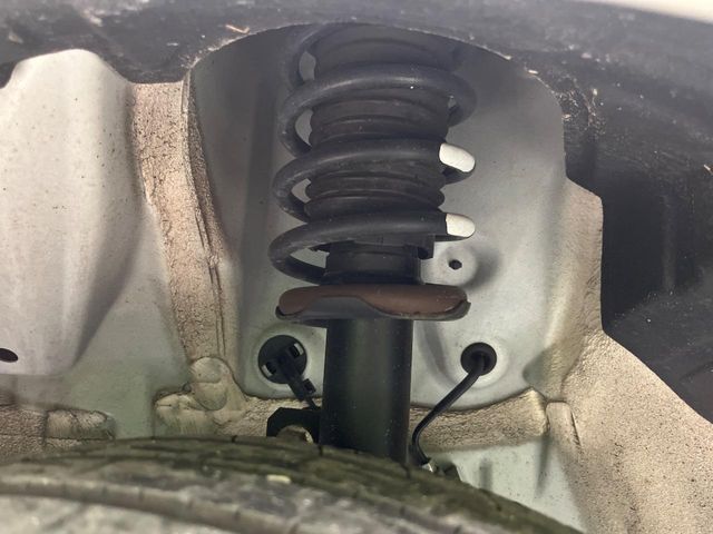 お車を安心してお乗りいただく為には、足回りの定期点検が欠かせません。サービスサポート（有償保証）では無料点検もご提供しており、安心のカーライフをお過ごしいただけるサポート体制が整っています。