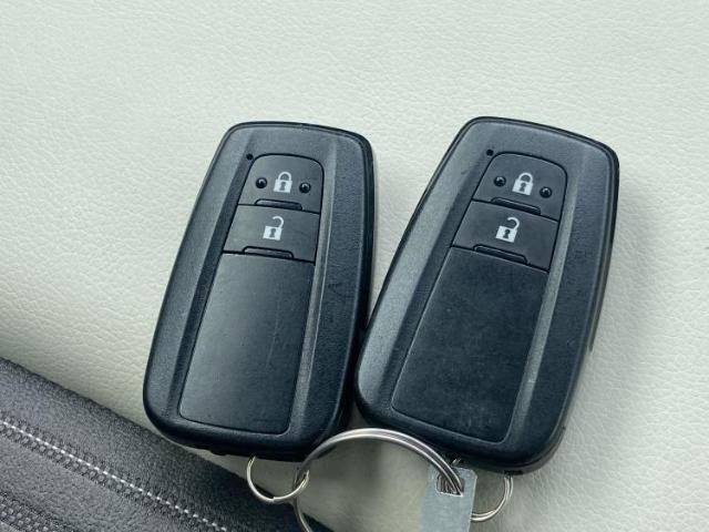 WECARSの展示場では実際に見て、触ってお車をお選びいただけます！知識の豊富な営業スタッフが様々なカーライフをご提案いたします！