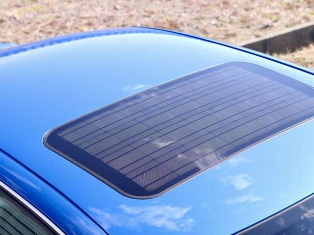 太陽光発電で駐車中に換気！ソーラーサンルーフです。