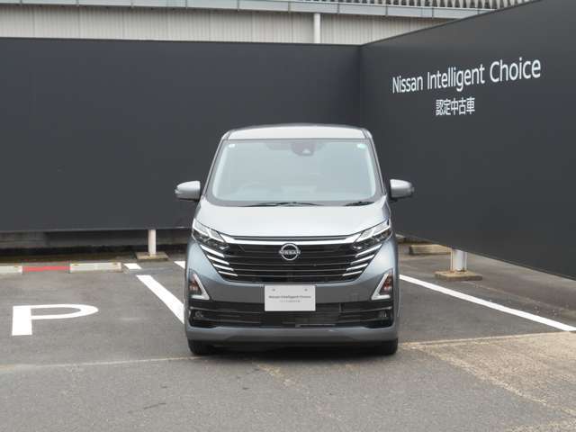 ヘッドライトの上向き下向きを自動で切り替えてくれます。対向車や前方の車にも迷惑をかけにくくなります。