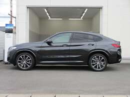 1年間または2年間・走行距離無制限の全国BMWディーラーで受けていただける保証が付帯しています！2年間保証の車両については、別途有償にて保証を最大2年間延ばせる『延長保証プログラム』もご利用可能です。