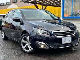 プジョーの308としては2世代目となるお車♪スポーツハッチバック♪カッコいいおフランスなハッチバックワゴン♪ターボ搭載で加速も良く、1.2Lながらも快適にお乗り頂けます♪