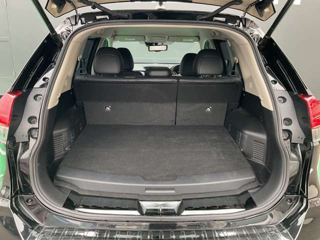 後部座席を倒して使えば荷物もたくさん入るから便利で使いやすい！