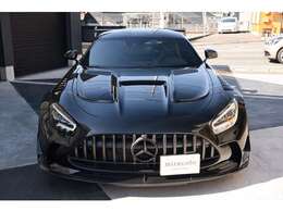 AMGエクステリアカーボンパッケージ　ブラックアウトエンブレム