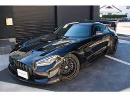 オブシディアンブラックの引き締まった外観です。フルプロテクションフィルム施工済