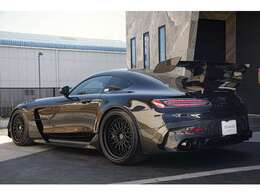 ドイツ・ニュルブルクリンク北コースにおいて2020年当時市販車最速の6分43秒616を記録