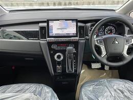 【　オ【インパネ全体】全方位で視界が広く、高い目線で運転もしやすいです！ートエアコン　】車内温度を感知して自動で温度調整をしてくれるのでいつでも快適な車内空間を創り上げます！