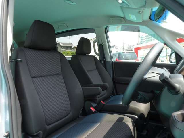 納車前には専門の業者様にて外装・内装共にクリーニングを実施しております