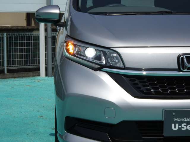 LEDヘッドライトは、夜間の安全運転に欠かせませんね♪