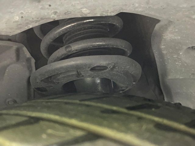 お車を安心してお乗りいただく為には、足回りの定期点検が欠かせません。サービスサポート（有償保証）では無料点検もご提供しており、安心のカーライフをお過ごしいただけるサポート体制が整っています。
