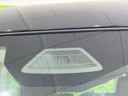 【スズキ　セーフティサポート】走行中に前方の車両等を認識し、衝突しそうな時は警報とブレーキで衝突回避と被害軽減をアシスト。より安全にドライブをお楽しみいただけます。