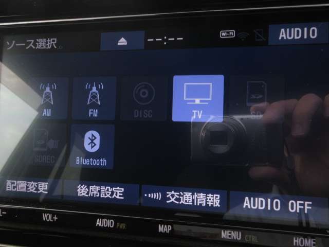 お出かけ時に欠かせないナビは大画面9インチの純正SDナビ！CD・DVD再生や音楽録音・フルセグTV視聴、Bluetooth接続とドライブが盛り上がるナビです！