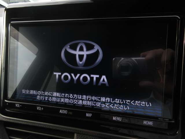お出かけ時に欠かせないナビは大画面9インチの純正SDナビ！CD・DVD再生や音楽録音・フルセグTV視聴、Bluetooth接続とドライブが盛り上がるナビです！
