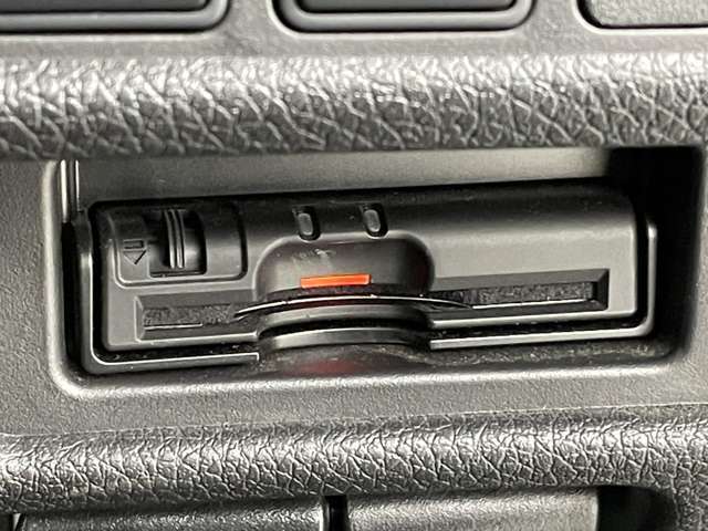 ◆【ETC】有料道路を利用する際に料金所で停止することなく通過できる、ETC車載器（ノンストップ自動料金収受システム機器）が装備されています。セットアップを行うことで利用可能になります。