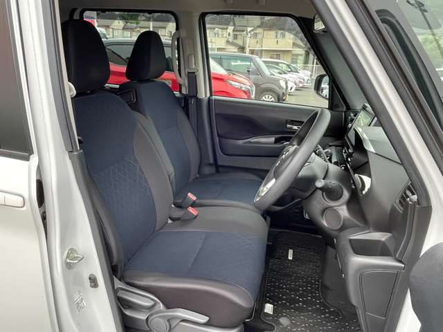 適度なホールド感と快適な座り心地の運転席シートまわり！