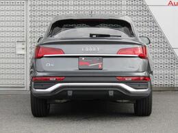 躍動感あふれるスポーティなリヤスタイル。