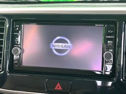 【純正ナビ】人気の純正ナビを装備。オーディオ機能も充実しており、Bluetooth接続すればお持ちのスマホやMP3プレイヤーの音楽を再生可能！毎日の運転がさらに楽しくなります！！
