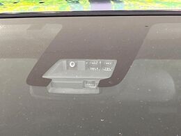 【プリクラッシュセーフティ】前方の車両等を検知し、衝突しそうな時は警報で注意を促し、ブレーキを踏む力をサポート。ブレーキを踏めなかった場合は衝突被害軽減ブレーキが作動、衝突回避をサポートします。