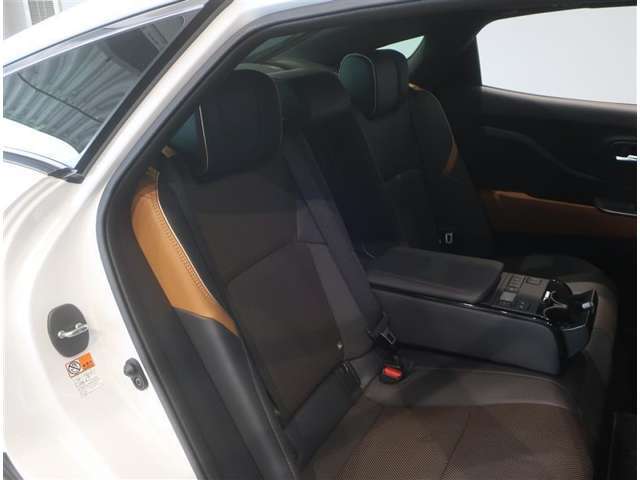 ゆとりある広々とした車内空間は、ドライブを始め買い物やレジャーなど、幅広く活躍します。一人でもみんなとでもお出かけを楽しみましょう！
