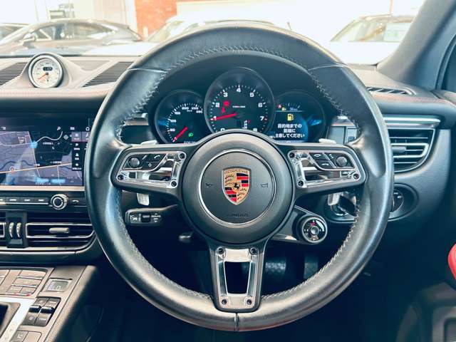 安心してカーライフを始めていただく事ができるよう、納車前にディーラー整備工場もしくは熟練メカニックが在籍する整備工場にて点検を行ない、必要な整備を実施致します。