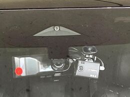 【インテリジェントエマージェンシーブレーキ】フロントカメラで前方の車両や歩行者を検知。衝突しそうな時は衝突被害軽減ブレーキが作動、衝突回避をサポート。より安全にドライブをお楽しみいただけます。