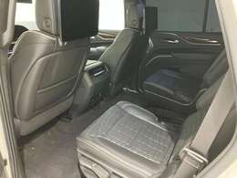 私たちは、お客様のこだわりに合った“世界にひとつ”だけの特別な車をご提案します。ジースクエア=車のあるライフスタイルを演出するセレクトショップです。