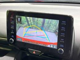 【バックカメラ】駐車時に後方がリアルタイム映像で確認できます。大型商業施設や立体駐車場での駐車時や、夜間のバック時に大活躍！運転スキルに関わらず、今や必須となった装備のひとつです！