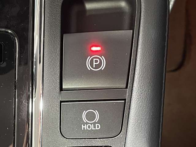 【電動パーキングブレーキ＆ブレーキホールド】 スイッチを入れると、信号待ち等で停車時、ブレーキを離しても自動でブレーキが効いた状態になり、指先の簡単操作でパーキングブレーキの作動や解除が可能です！！！
