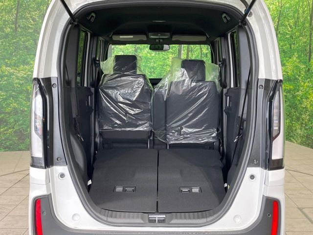 普段のお買い物や通勤、送迎等に十分な荷室スペースを確保しております。セカンドシートを倒すと、大きな荷物の積載も可能です♪