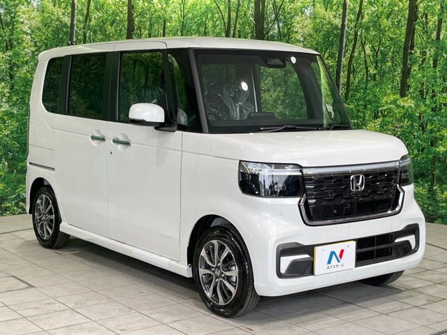 大好評のボディコーティング「弾スプラッシュコート」もご納車までに施工可能。通常のガラスコートと異なる、耐久年数6年の無機質ガラスコーティングが、ボディをキレイな状態に保ってくれます。