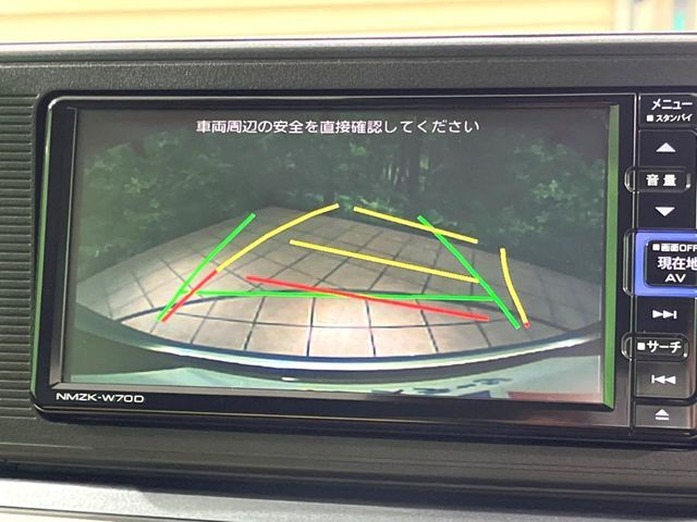 【バックカメラ】駐車時に後方がリアルタイム映像で確認できます。大型商業施設や立体駐車場での駐車時や、夜間のバック時に大活躍！運転スキルに関わらず、今や必須となった装備のひとつです！