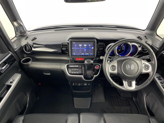 【インパネ全体】全方位で視界が広く、高い目線で運転もしやすいです！