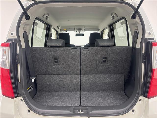 【トランク】積み込みやすくて、たっぷり積める荷室です。シートアレンジできるものは、乗車人数と荷物の量や大きさによってシートを動かすことができるので、より快適なドライブが可能です！