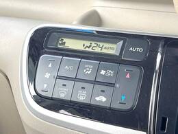 【オートエアコン】一度お好みの温度に設定すれば、車内の温度を検知し風量や温度を自動で調整。暑い…寒い…と何度もスイッチ操作をする必要はありません。快適な車内空間には必須の機能ですね♪