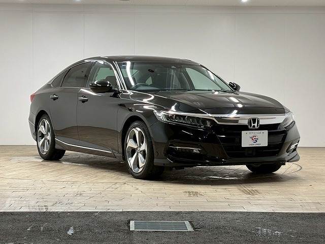 お車ご成約時の付帯率は驚きの90％OVER。GOOD　SPEED自慢のスーパーガラスコーティング。見違えるほどの輝きを放ち、納車後のメンテナンスも楽々。是非一度お試し下さい。
