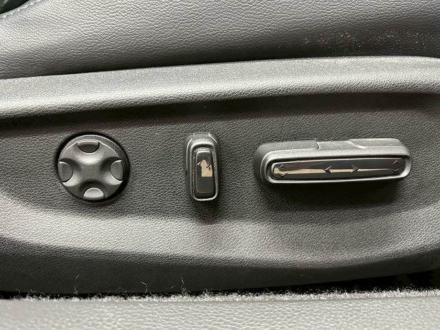 【パワーシート】電動スイッチで操作をし、高さや角度シート位置など最適なシートポジションに細かく設定出来ます☆