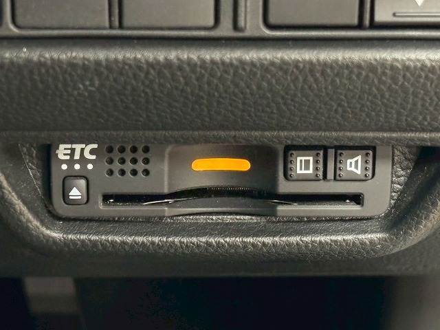 【ETC】を装備。土日の利用料金の割引や、朝夕の通行料金を割引料金で高速道路をお楽しみいただけます。