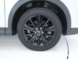 装着タイヤ★ブラックエディション専用純正アルミホイール＆夏タイヤ装着です★