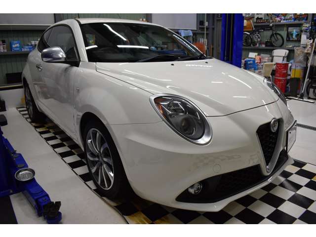 納車前整備では安心してお乗り頂く為、長年の輸入車整備実績を生かし、専用診断機を使用し細部までチェック致します！