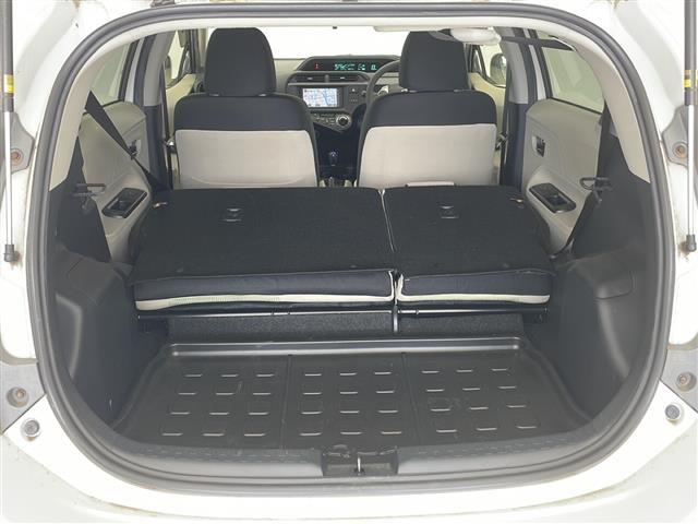 【シートアレンジ】乗せる人数、荷物によってシートアレンジは自由自在です！軽い力でシートを動かせます。開口部は低く、重い荷物もラクに積み下ろしできます。