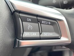【クルーズコントロール】高速道路もラクラク走行。アクセルを離しても一定速度で走行ができ、長距離運転時の負担を軽減！加速・減速も簡単なスイッチ操作で調整できます。