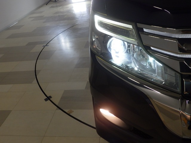 LEDヘッドライト！省電力で明るく遠くまで照らし、夜道や雨天時などの安心感を高めます☆点灯の瞬間から光量を放つLEDの特性により、トンネルへの進入直後などでも安心感のある視界を提供します！