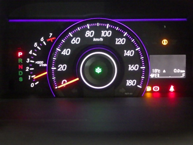 メーターも見易いレイアウトなので安心ドライブをサポートします☆